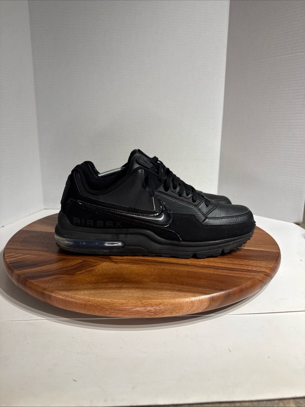Nike Air Max, Men Shoes "Limited" 3x, Black Sneaker- 687977-020. Size: 11